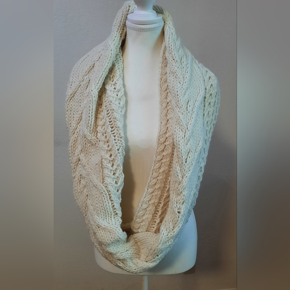 Super Soft Cream Chunky Crochet Fisherman Knit Infinity Scarf w/intricate detail